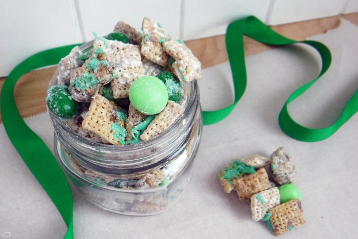 Leprechaun snack mix, muddy buddies, holidays, St. Patricks Day