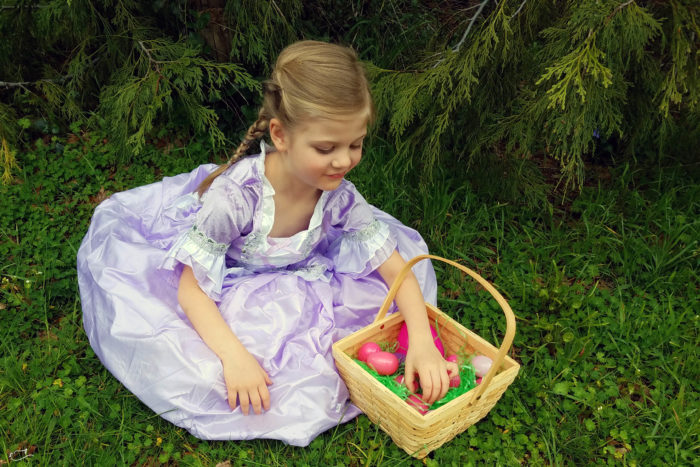 Justine Young, mom blogger, shares some great small shops and business that give back, perfect for filling Easter baskets. Part of a collaboration with Little Adventures Dress Ups.