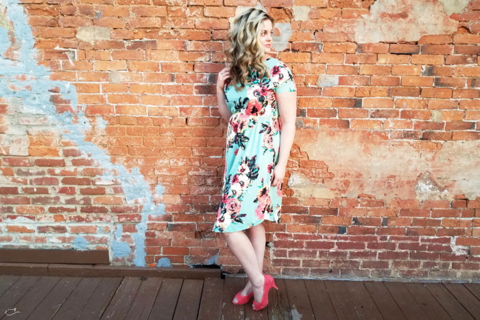 Justine Young, lifestyle and mommy blogger, shares how to dress your postpartum body. A collaboration with Cleo Madison clothing.