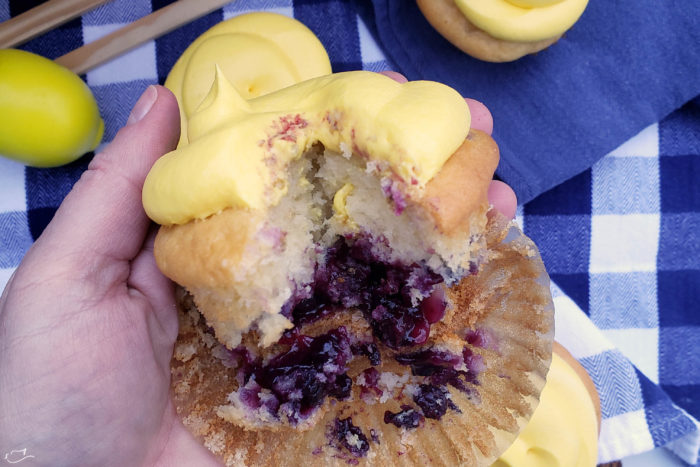 Piecaken cupcakes. Lemon blueberry piecaken cupcakes. Dessert recipe.