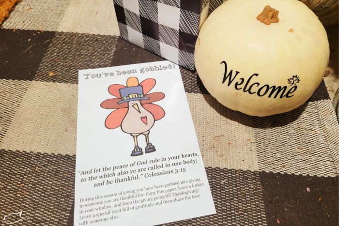 Free printable for a Thanksgiving ding dong ditch idea.